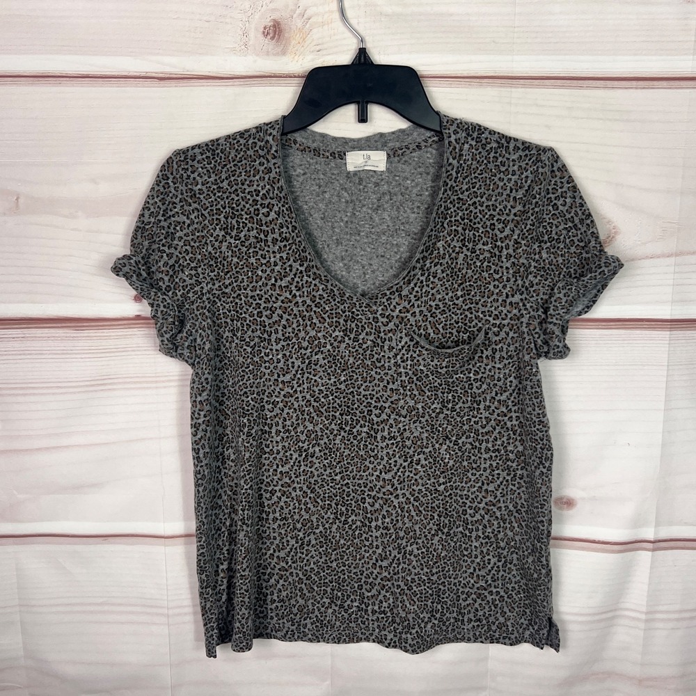 T. La Top Womens Small Gray Leopard Print T-Shirt V-Neck Short Sleeve Pocket